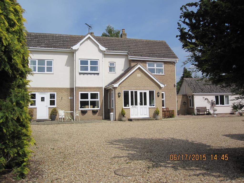 Barn Lodge Peterborough Exterior foto